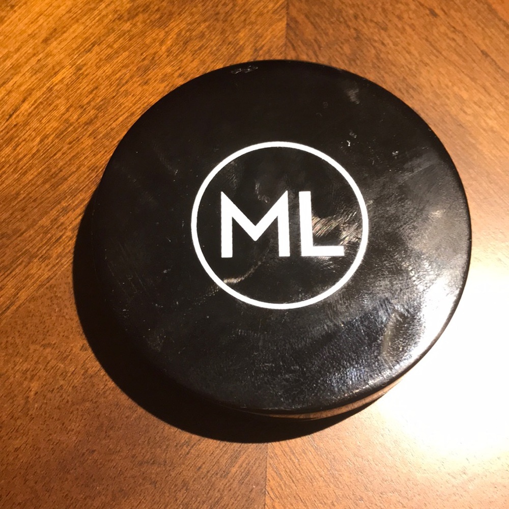 🧡NEW Roses illuminating finishing powder🧡